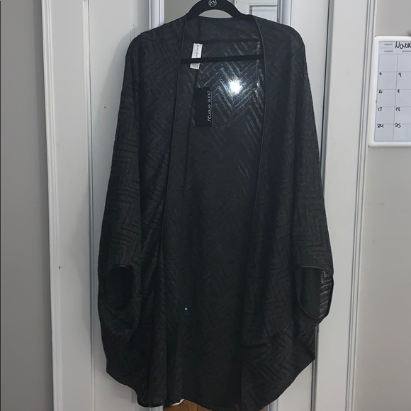 Charcoal kimono - Picture 1 of 3